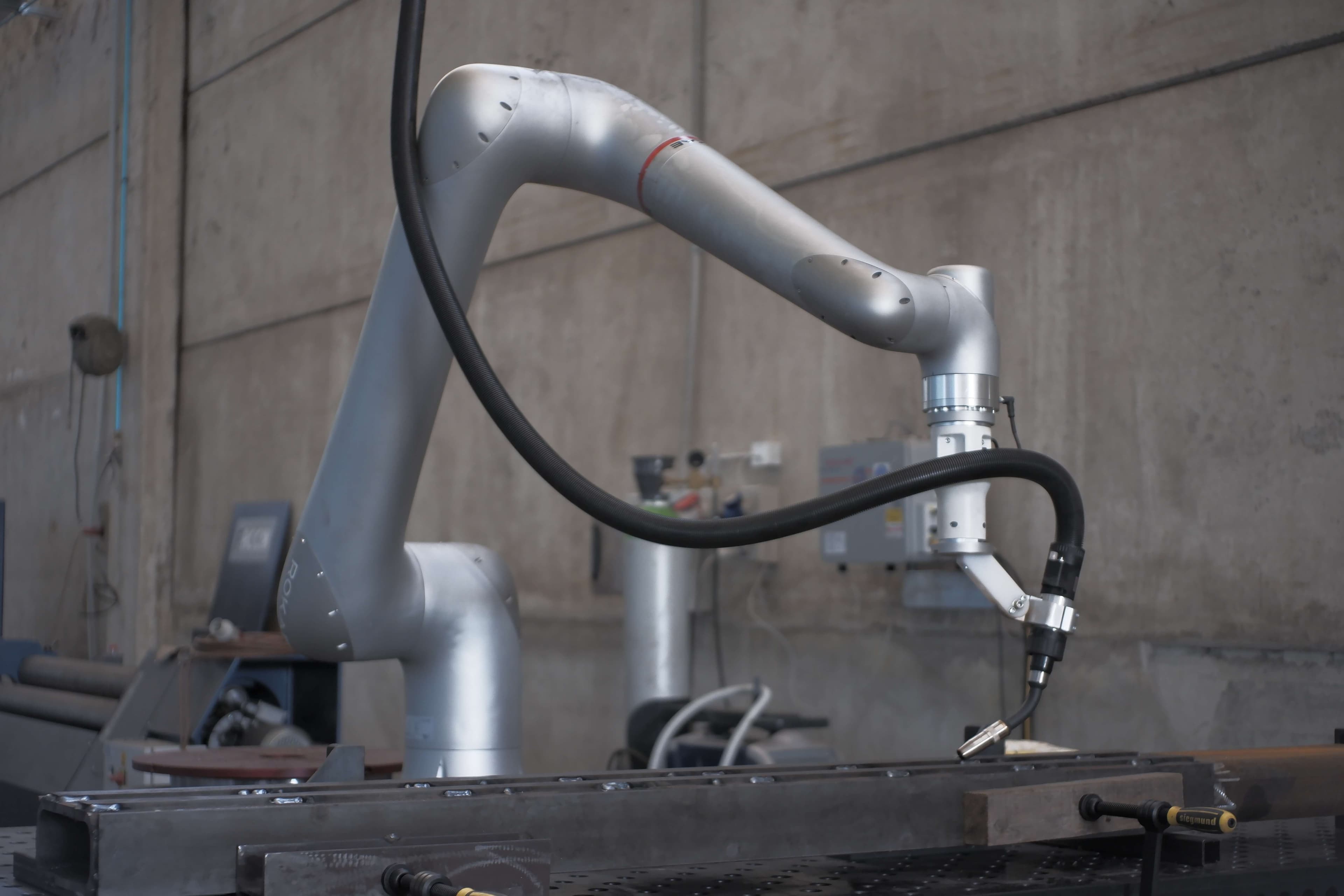 Saldatura cobot 4.0 — carpenteria metallica Parricelli SRL, Benevento 1