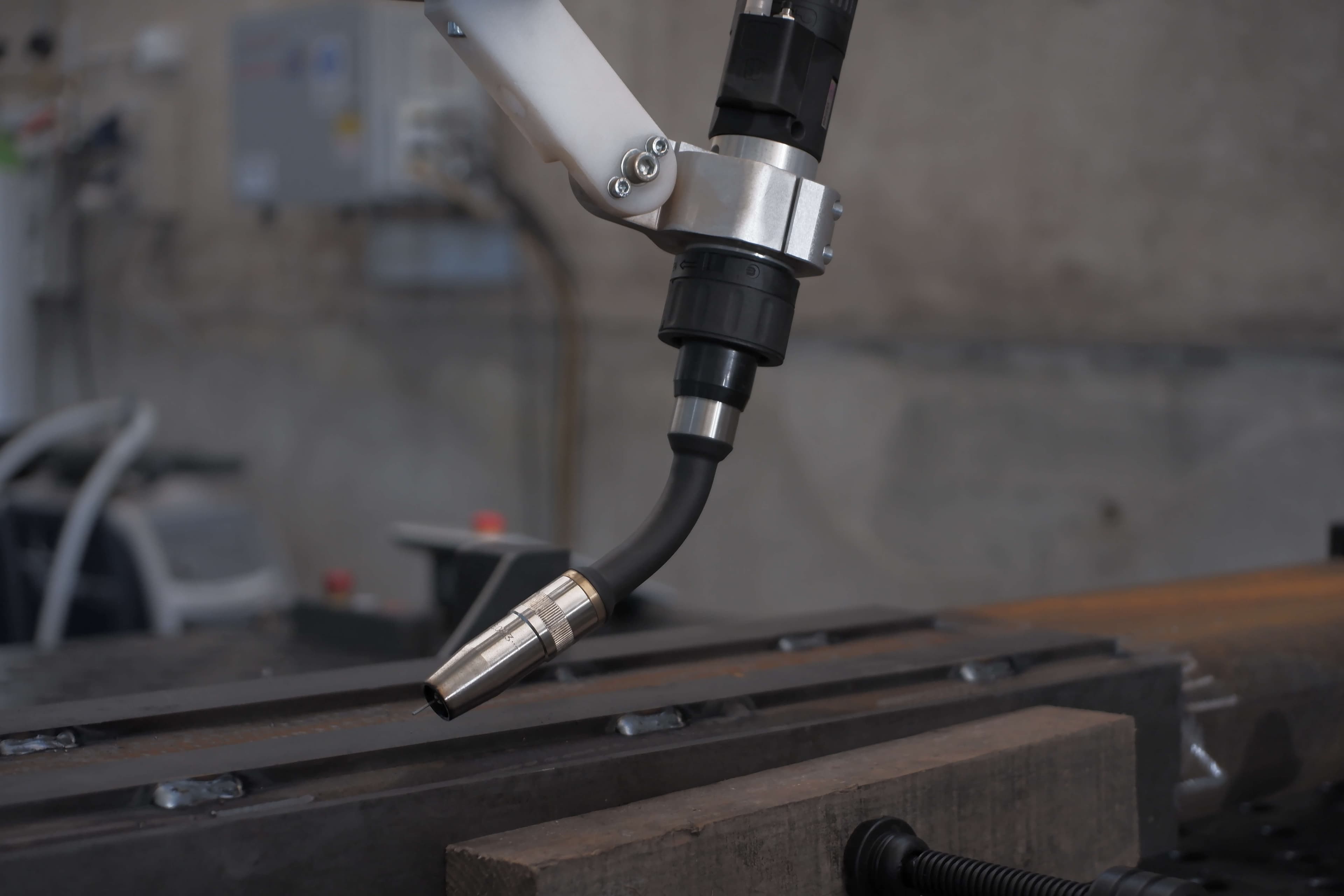 Saldatura cobot 4.0 — carpenteria metallica Parricelli SRL, Benevento 2