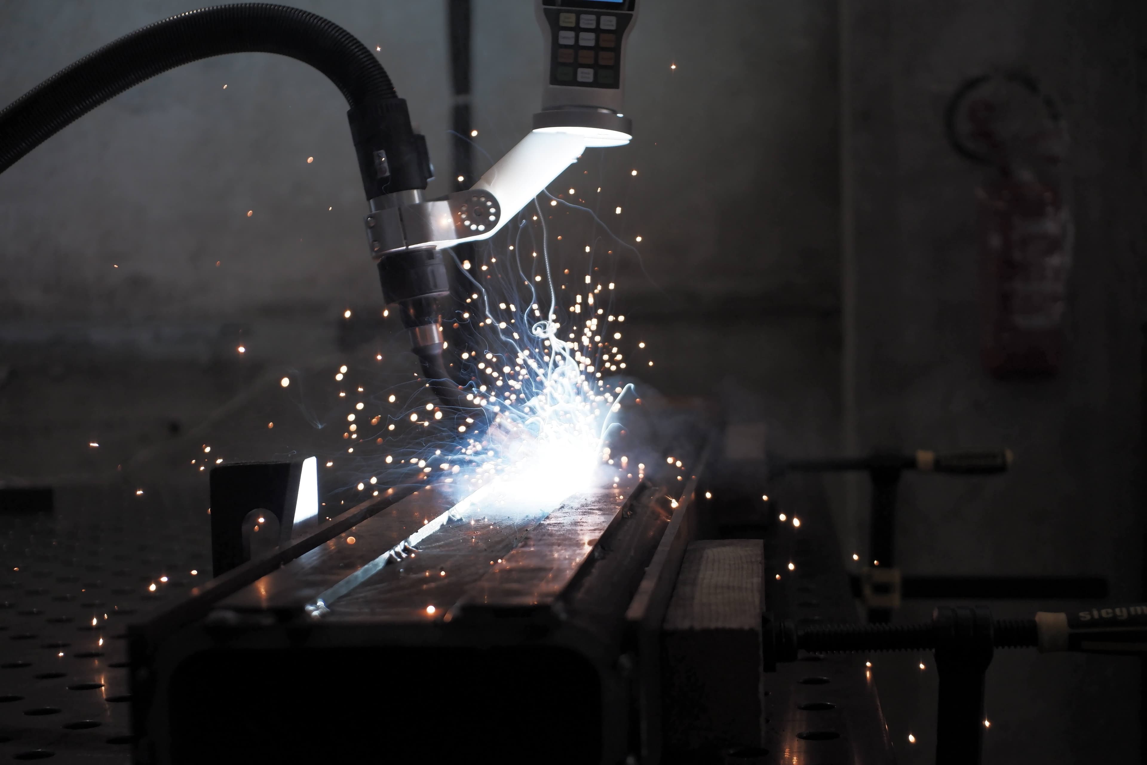Saldatura cobot 4.0 — carpenteria metallica Parricelli SRL, Benevento 4