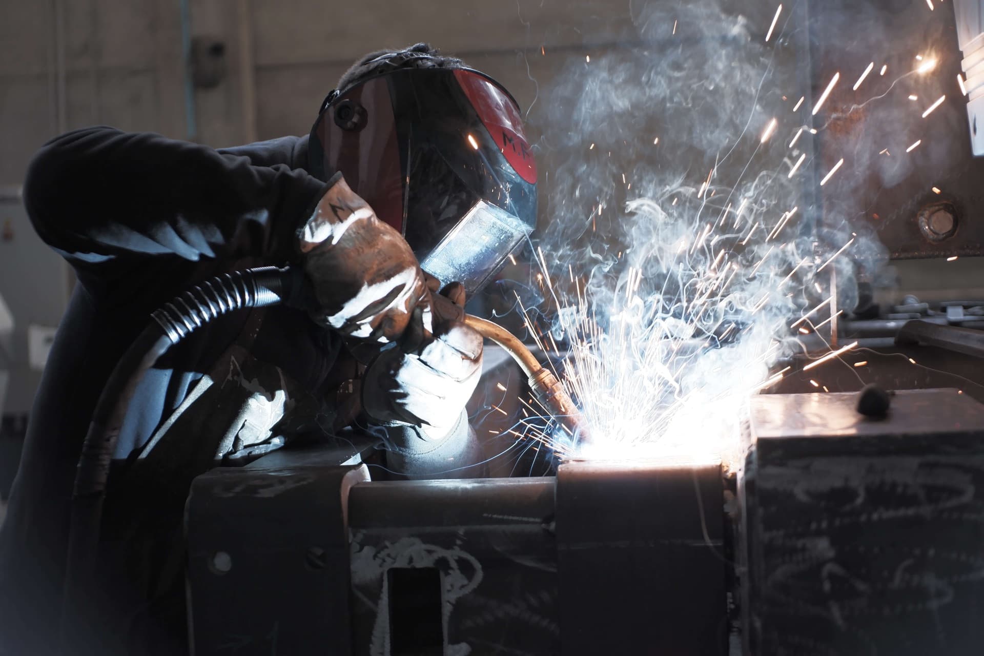 Reparto carpenteria metallica Parricelli SRL — lavorazione ferro e acciaio a Sant'Agata de' Goti, Benevento