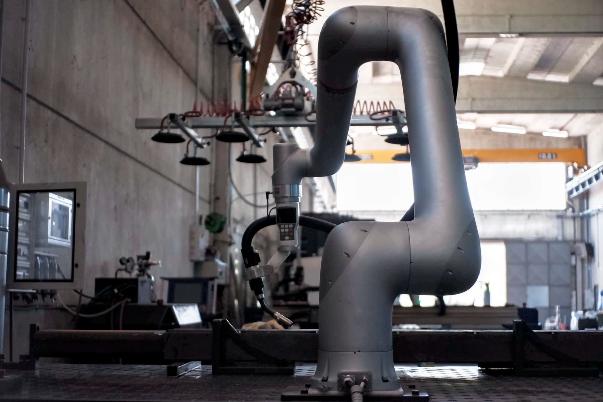 Reparto lavorazione ferro e acciaio di Parricelli SRL, costruzioni metalliche in Campania