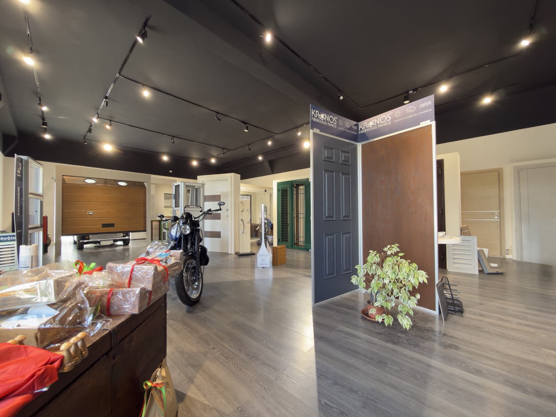 Serramenti su misura in PVC e alluminio — showroom Parricelli SRL, Sant'Agata de' Goti, Benevento